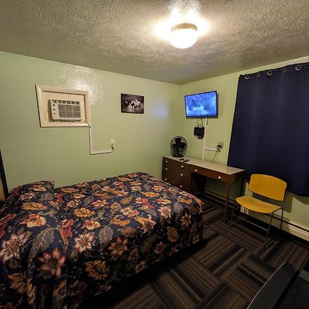 Tour Inn Motel Howard City Buitenkant foto