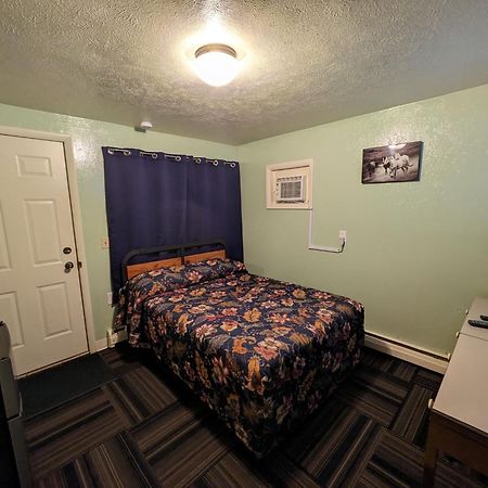 Tour Inn Motel Howard City Buitenkant foto