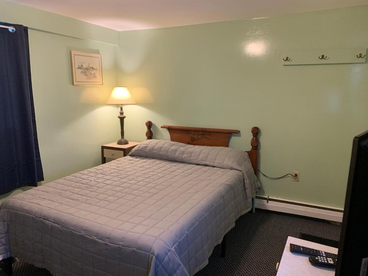 Tour Inn Motel Howard City Buitenkant foto