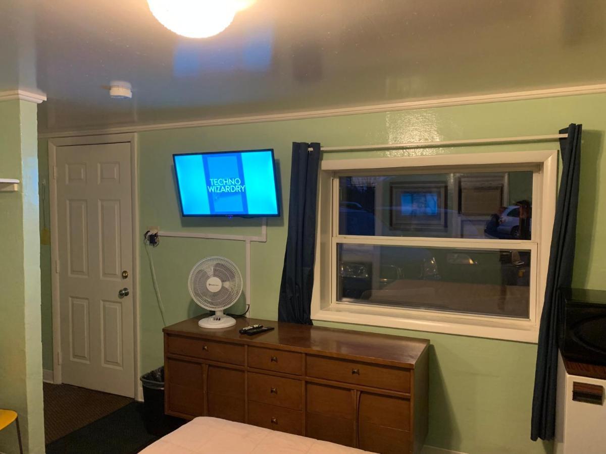 Tour Inn Motel Howard City Buitenkant foto