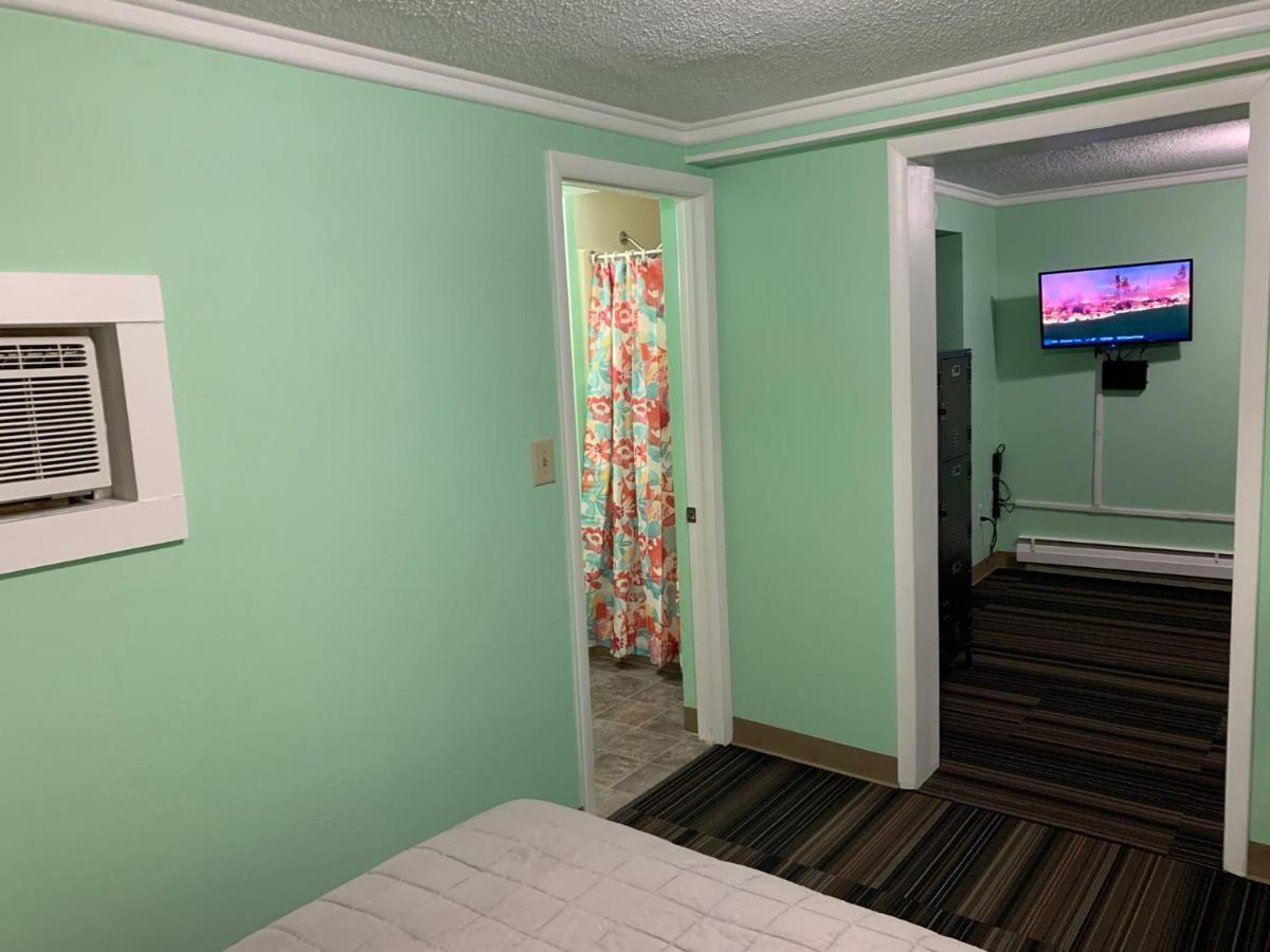 Tour Inn Motel Howard City Buitenkant foto