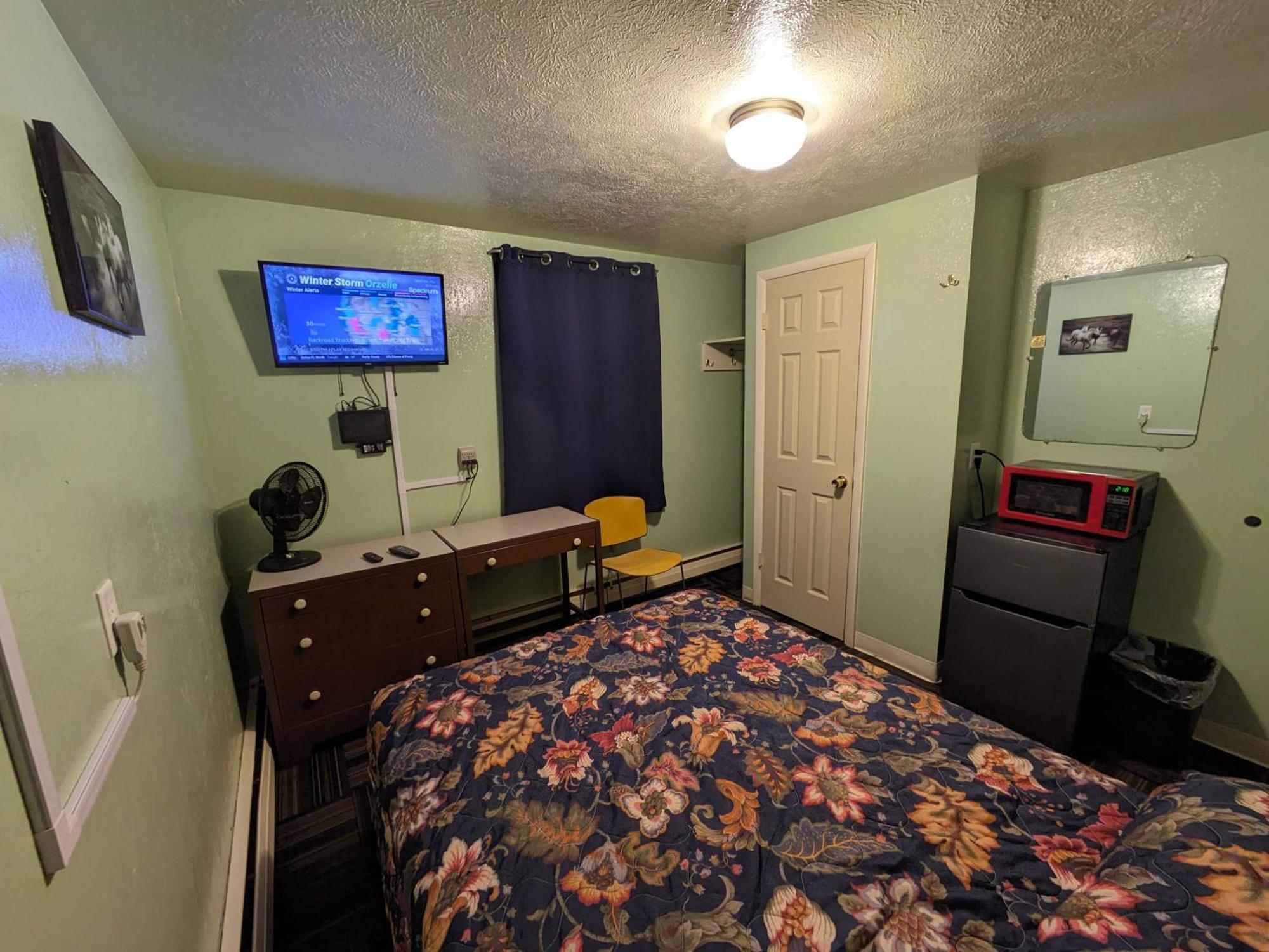 Tour Inn Motel Howard City Buitenkant foto