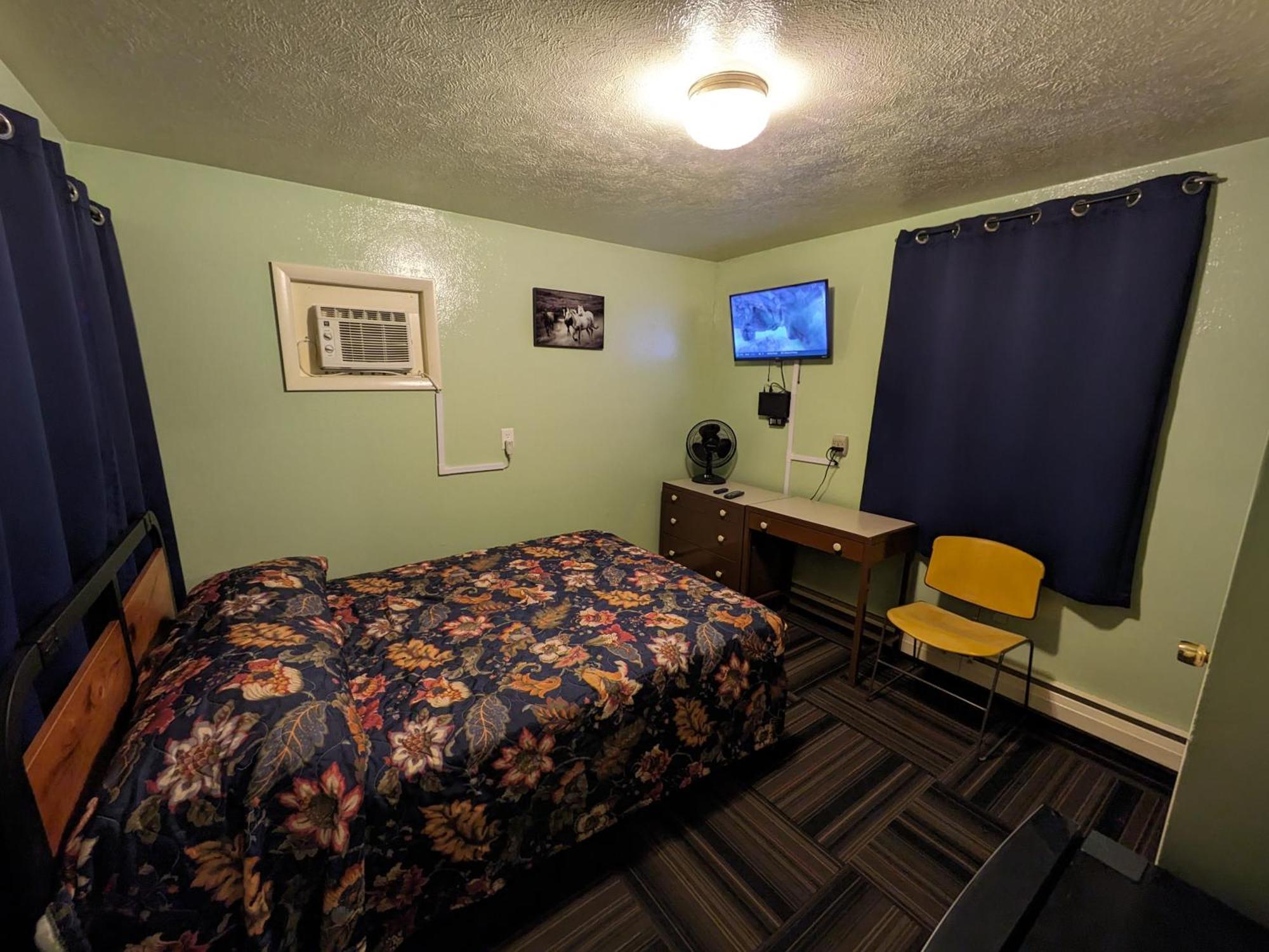 Tour Inn Motel Howard City Buitenkant foto