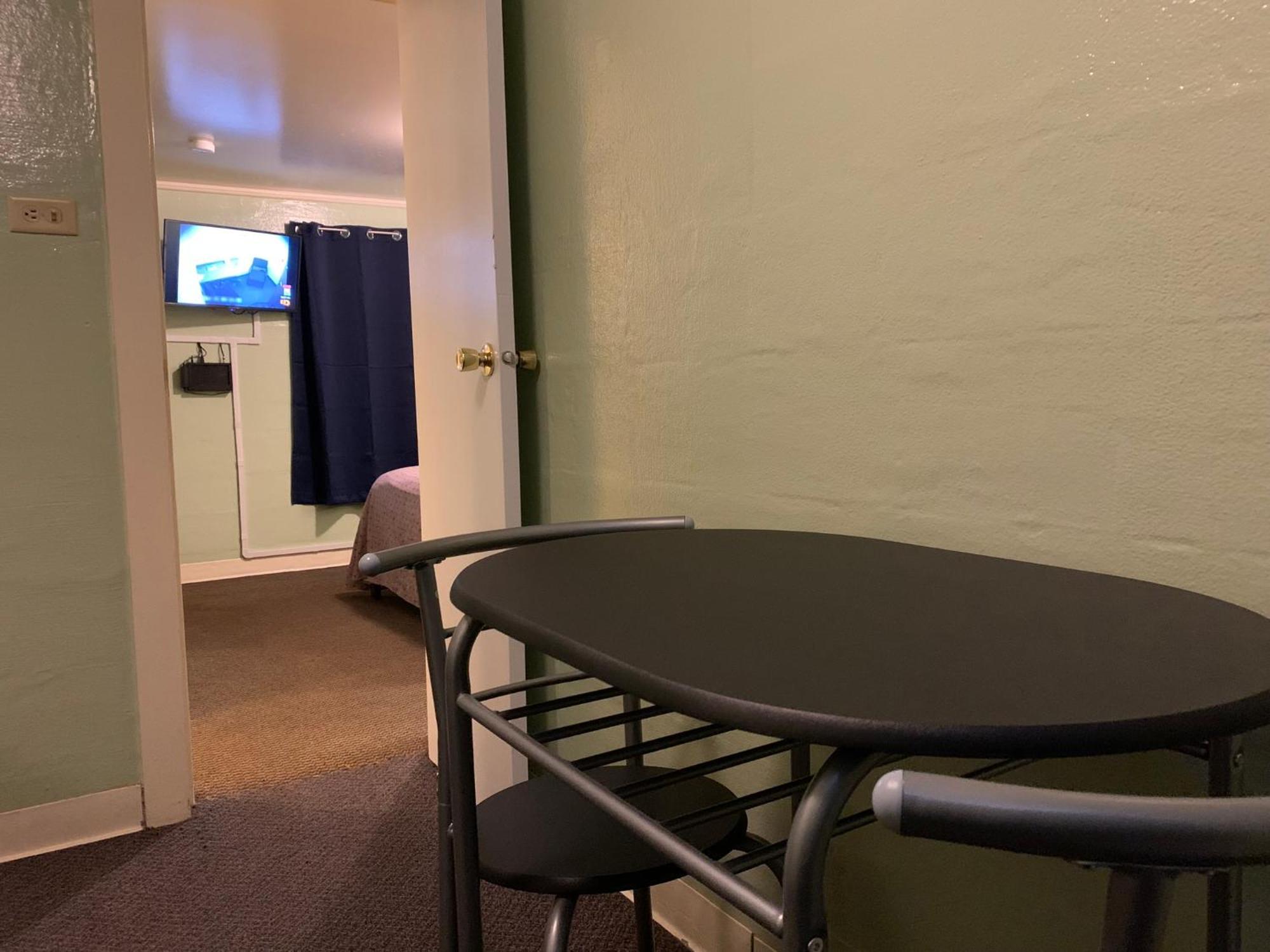 Tour Inn Motel Howard City Buitenkant foto